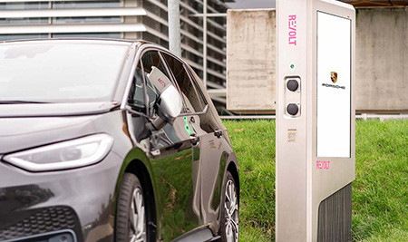 lecteur d'affichage dynamique, auto electrique, Chargement des VE, véhicules électriques, dooh, digital-out-of-home